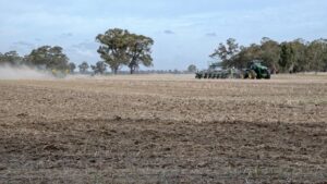 John Deere, Güç ve Çevikliği Bir Araya Getiren Yeni 6R Serisi Traktörlerini Tanıttı